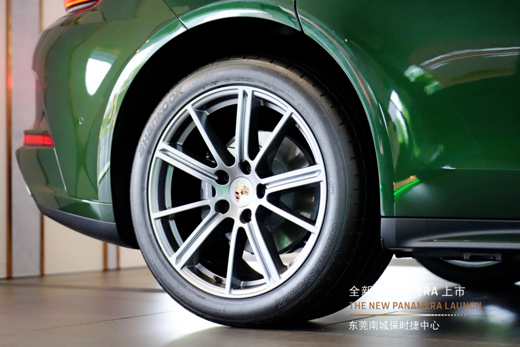 全新 panamera 实车到店,体验保时捷专属的卓越驾乘感受