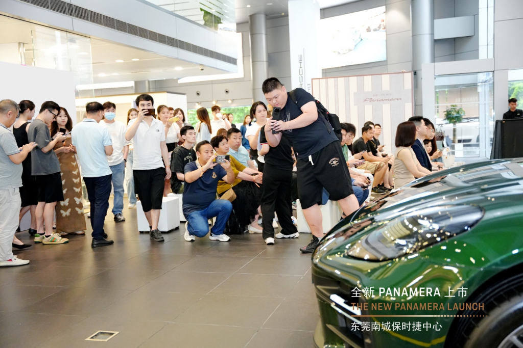 全新 panamera 实车到店,体验保时捷专属的卓越驾乘感受
